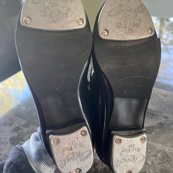 Size 11 T tap shoes - Picture 2 of 2